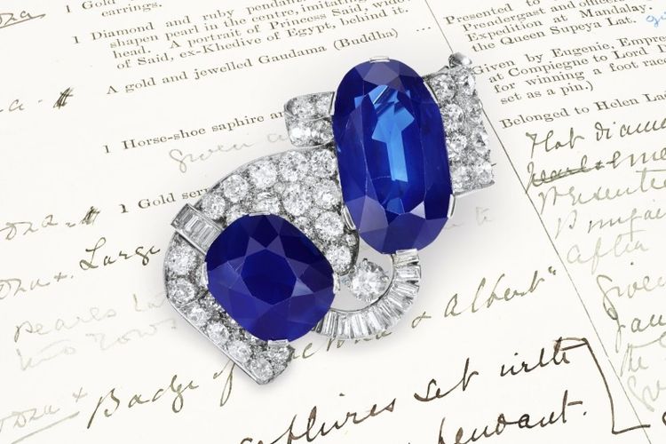 Bros safir yang akan dilelang di Sotheby's