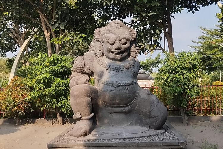 Arca Totok Kerot di Desa Bulupasar, Kecamatan Pagu, Kabupaten Kediri, Jawa Timur.