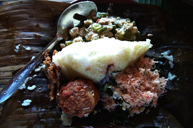 Nasi menok, kuliner yang paling diburu oleh penggemar kuliner di Sar Londho, Desa Candirejo Magetan, Jatim. Menu tersebut konon merupakan menu yang disajikan untuk prajurit Mataram.