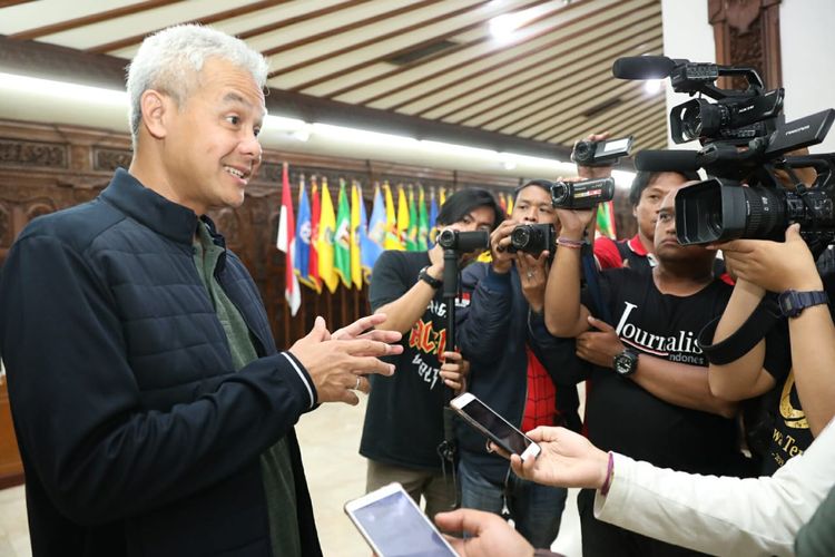 Gubernur Jawa Tengah Ganjar Pranowo usai menggelar rapat terbatas bersama Forkominda dan seluruh OPD Pemprov Jateng selama tiga, Sabtu (14/3/2020) malam.