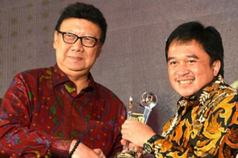 Gubernur Jawa Barat Raih Penghargaan Gubernur Inovatif 2017