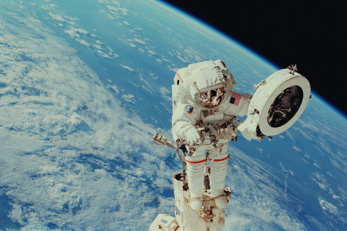 Ilustrasi astronot