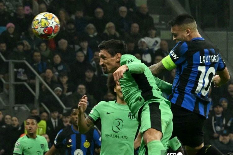 Suasana duel pada laga Inter Milan vs Atletico Madrid pada laga leg pertama babak 16 besar Liga Champions di Stadion Giuseppe Meazza, Milan, pada 20 Februari 2024.