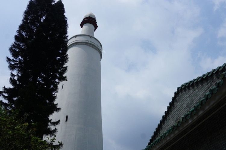 Mercusuar pada masjid Huaisheng di China. (Shutterstock)