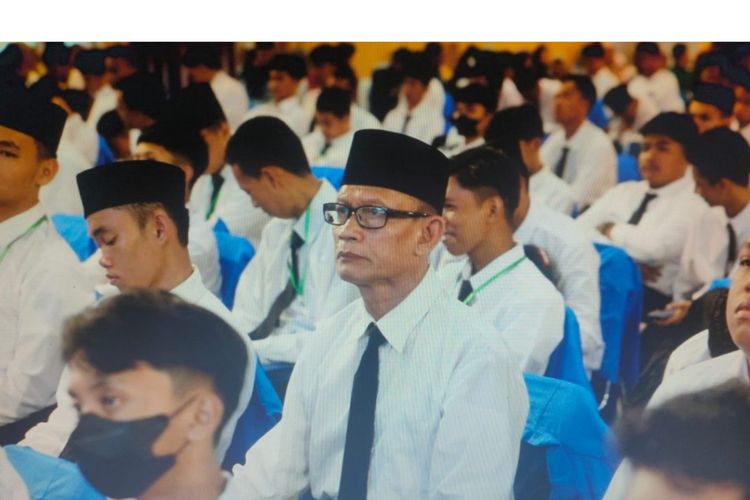 Mulyoto, mahasiswa baru tertua di usia 61 tahun di Unismuh Makassar. 