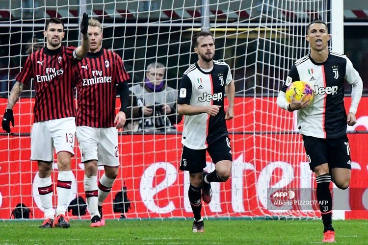 Penyerang Juventus, Cristiano Ronaldo, merayakan gol ke gawang AC Milan pada laga leg pertama semifinal Coppa Italia, 13 Februari 2020.