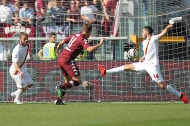 Striker Torino, Maxi Lopez mencetak gol penyeimbang ke gawang AS Roma, Minggu (12/4/2015),