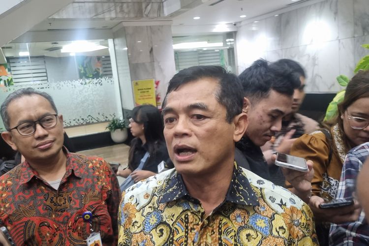 Sebut Masih Proses Pengunduran Diri, Dirjen Bea Cukai: Sudah Purnawirawan, Istilahnya Belum Aktif...