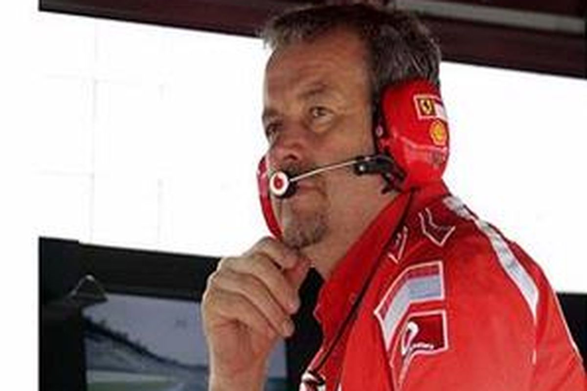 Nigel Stepney, dituduh menjual dokumen Ferrari kepada desainer McLaren.