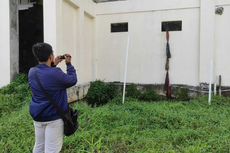 11 tahanan Polresta Balikpapan dengan cara menggergaji ventilasi besi