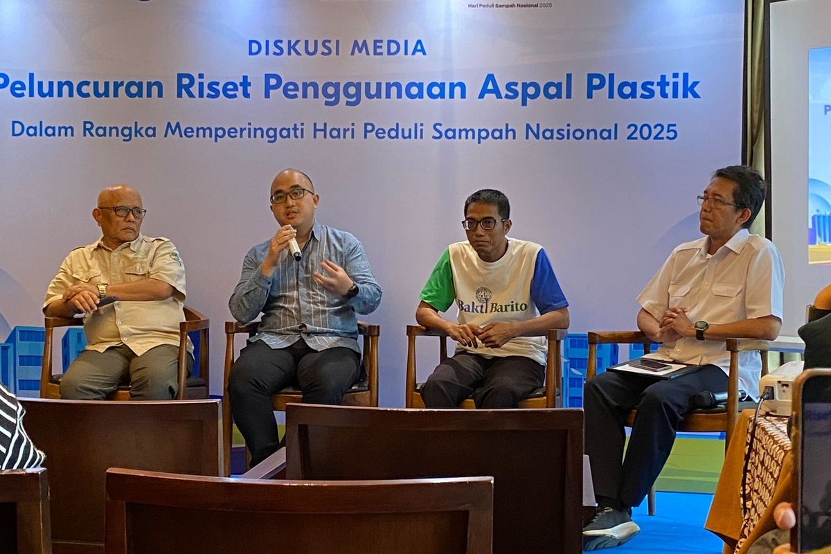 Peluncuran Riset Aspal Plastik yang digelar PT Chandra Asri, di Jakarta Pusat, Selasa (25/2/2025). 