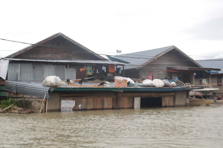 Akibat luapan sungai dan danau Sidenrang, banjir juga terjadi di Wettee 