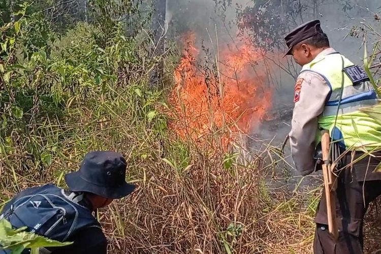 Kebakaran Lahan di Lereng Gunung Lawu Karanganyar, Pemadaman Terkendala Angin Kencang