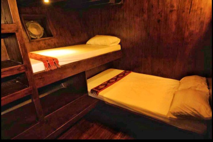 Kamar tidur di Kapal Sipuliang, kapal yang disewa untuk Live on Board di perairan Taman Nasional Komodo.