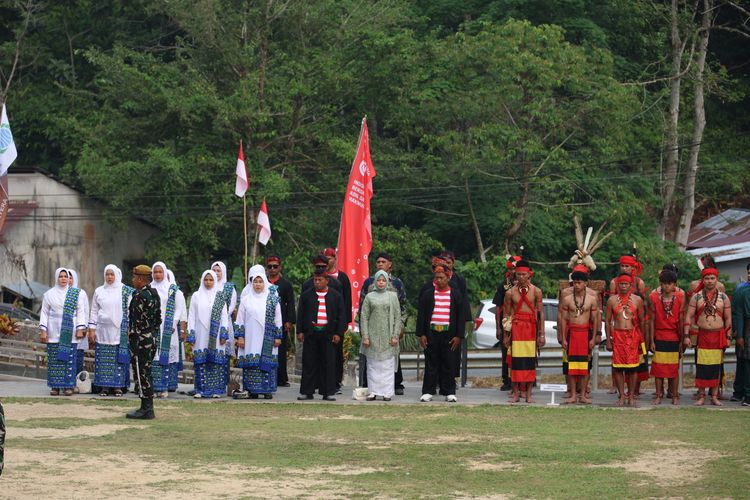 Harmoni Keberagaman HUT Ke-81 RI di Entikong: Dayak, Madura, hingga Reog