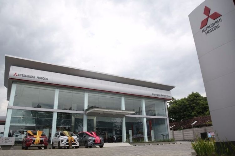 Diler kendaraan penumpang Mitsubishi di Banyuwangi