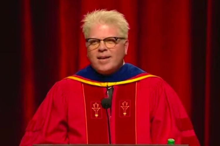 Pendidikan Dexter Holland, Vokalis The Offspring yang Berikan Pidato Kelulusan di USC Dornsife