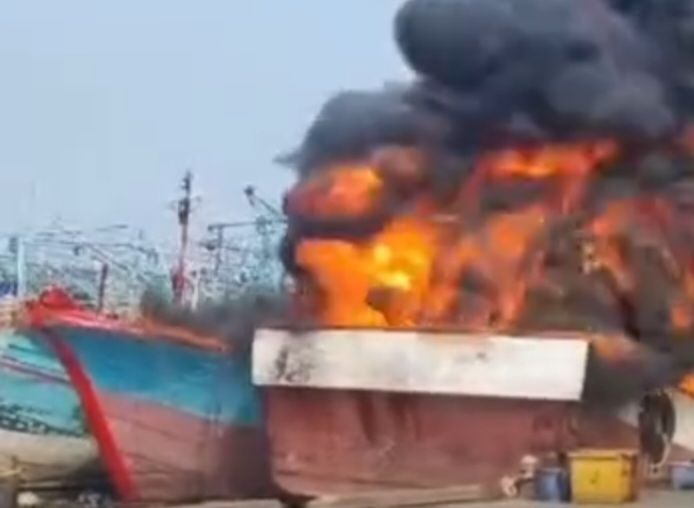 Tiga Jenazah ABK Kapal yang Terbakar di Muara Baru Telah Dijemput Keluarga