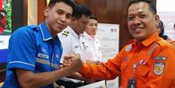 Petugas Kebersihan KA Sri Lelawangsa yang Gagalkan Pencurian Kabel Sinyal Dapat Penghargaan dari KAI