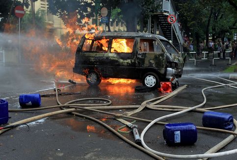 Ada Angkot Terbakar Tiba-tiba, Begini Cara Aman Mengatasi Kebakaran