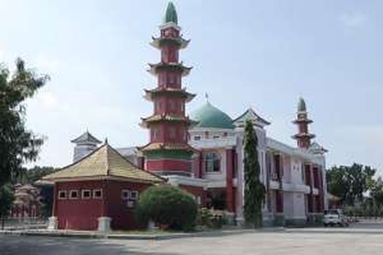 Masjid  Al Islam Muhammad Ceng Ho di Palembang, Sumatera Selatan. 
