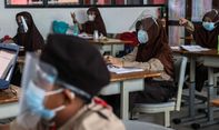 Wali Kota Tangsel Ingatkan Guru Tak Euforia meski Sekolah Tatap Muka Berjalan Lancar