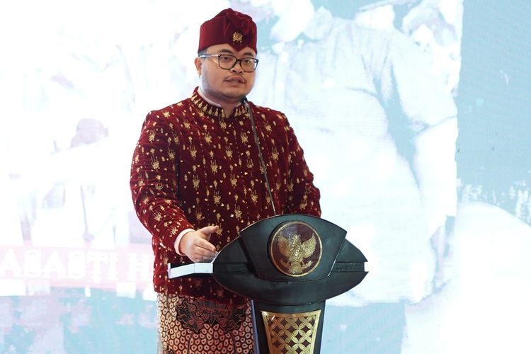 Bupati Kediri Hanindhito Himawan Pramana saat memberikan sambutan dalam acara peringatan Hari Jadi Kabupaten Kediri ke-1220, Senin (25/3/2024)