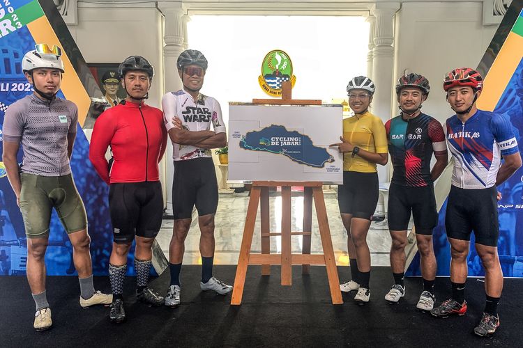 Para pebalap sepeda yang rencananya bakal mengikuti Cycling de Jabar 2023 bertemakan Nyambungkeun Sumanget. Etape pertama dan kedua akan digelar 8-9 Juli 2023.
