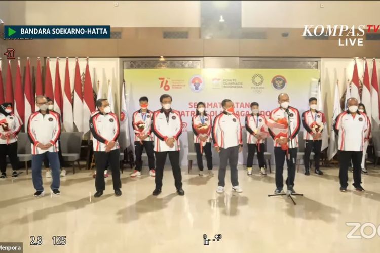 Suasana penyambutan kontingen terakhir Indonesia yang baru pulang dari Olimpiade Tokyo 2020 di Bandara Soekarno Hatta pada Kamis (5/8/2021) dini hari WIB.