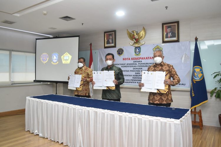 Penandatanganan Nota Kesepakatan Bersama pembangunan dan pengembangan Bandara Raja Haji Abdullah.