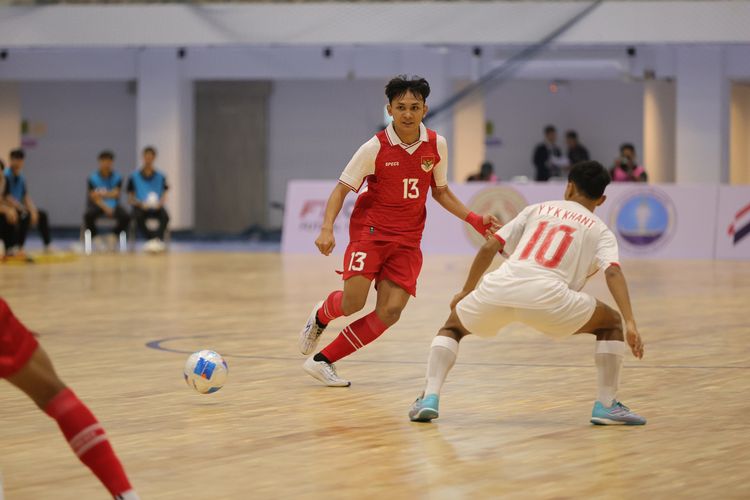 Timnas futsal U16 Indonesia saat menjalani laga Piala AFF Futsal U16 2025 kontra Myanmar yang berlangsung di Nonthaburi Hall, Nonthaburi, Thailand, pada hari Selasa (23/12/2025).