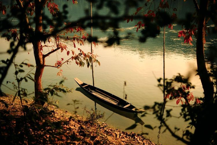 Ada Istana Raja yang Tenggelam di Balik Keindahan Danau Buatan Terbesar Negara Ini