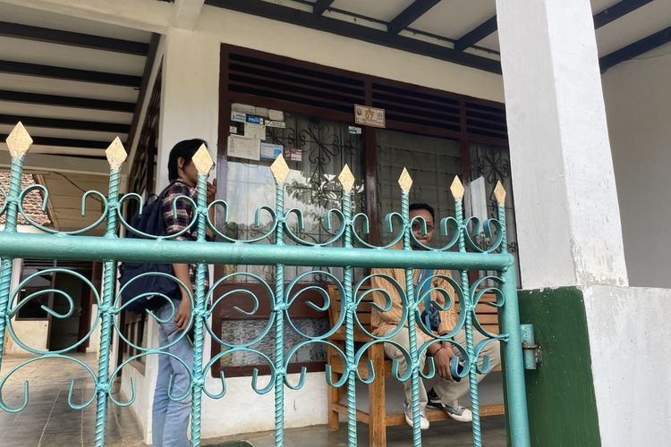 Rumah warga yang berada di Gang Salak, Kota Bandar Lampung yang lokasinya dijadikan alamat kantor CV pemenang tender jalan rusak, Jumat (19/5/2023).