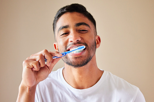 Bolehkah Menggosok Gigi Saat Sedang Menjalani Puasa?
