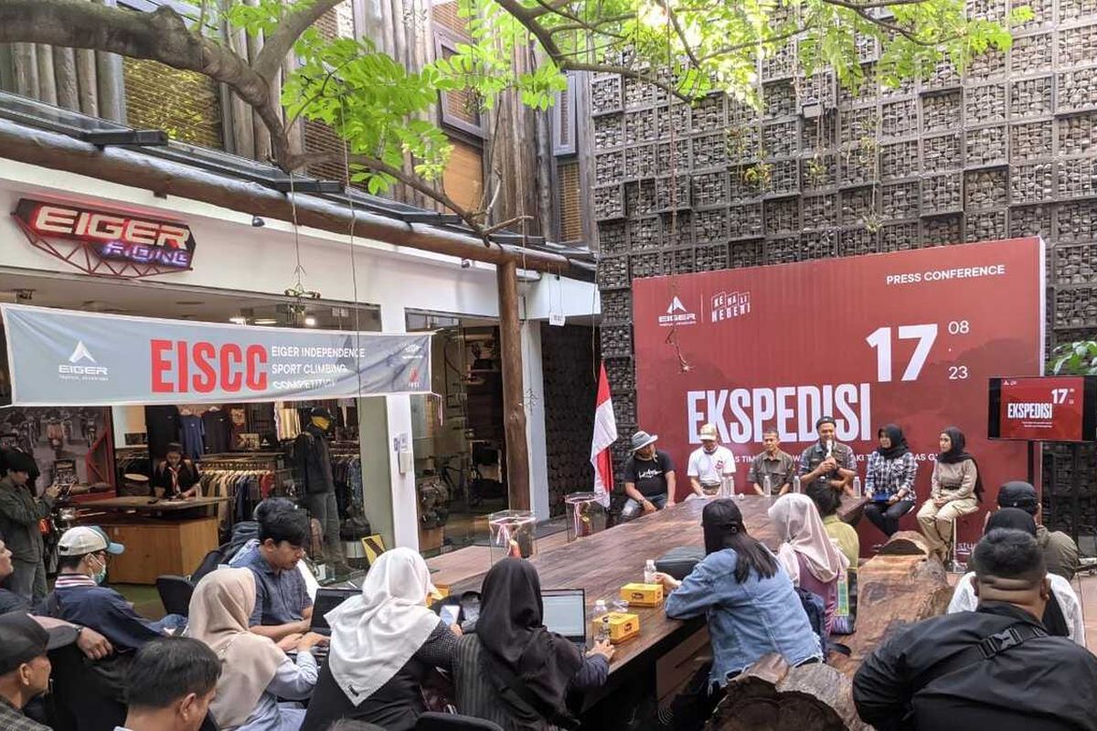 17 tim pendaki wanita bakal merayakan hari kemerdekaan Indonesia ke-78 dengan mendaki secara serempak 17 gunung di Pulau Jawa. Pendakian gunung tersebut diinisiasi oleh brand olahraga luar ruang asal Bandung, Eiger Adventure dengan mengusung judul EKSPEDISI 17.