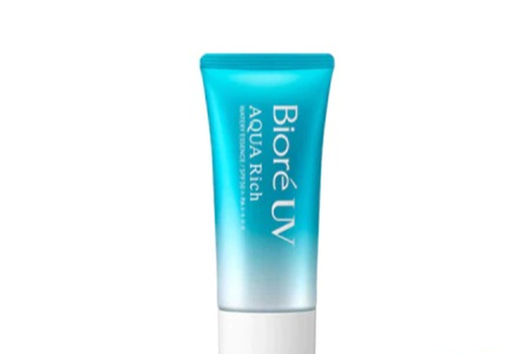 Berikut 7 rekomendasi sunscreen yang cocok untuk cuaca panas seperti sekarang. 