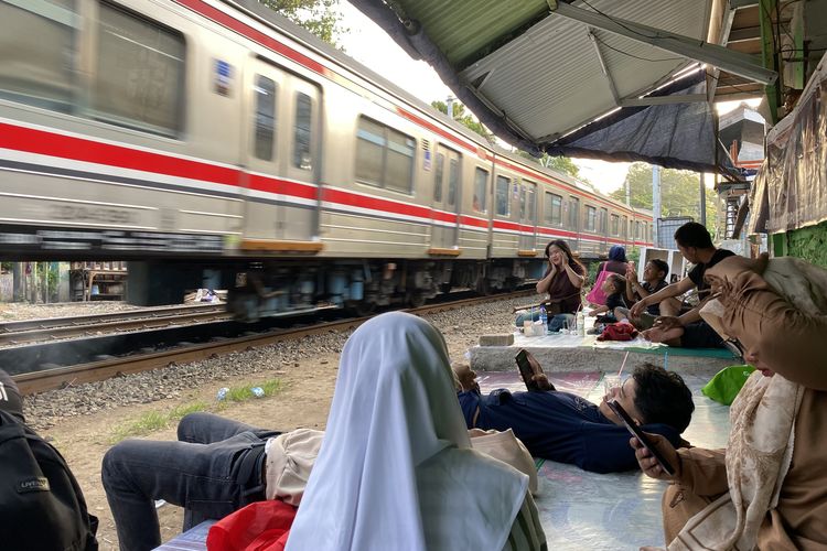Warung Pancong Yaya, Cerita Rasa Legendaris di Tepian Rel yang Bertahan 65 Tahun