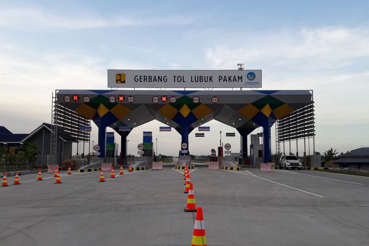 Gerbang Tol Lubuk Pakam, bagian dari Jalan Tol Medan-Kualanamu-Tebing Tinggi sepanjang 61 kilometer.