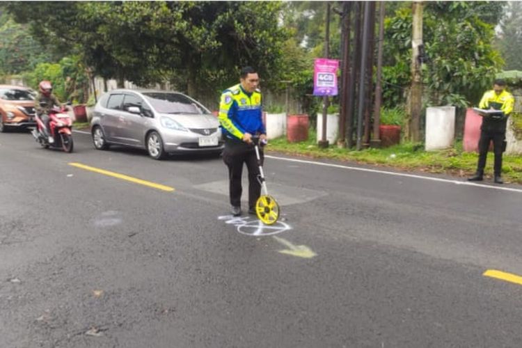 Pemotor Tewas di Puncak Bogor, Terjatuh Lalu Tertabrak Kendaraan dari Arah Berlawanan