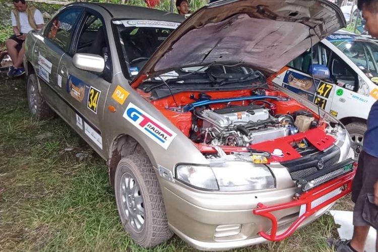 Mazda Familia ikut sprint rally