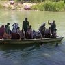 Saat 40 Murid SD Aceh Utara Menaiki Boat Seberangi Sungai ke Sekolah