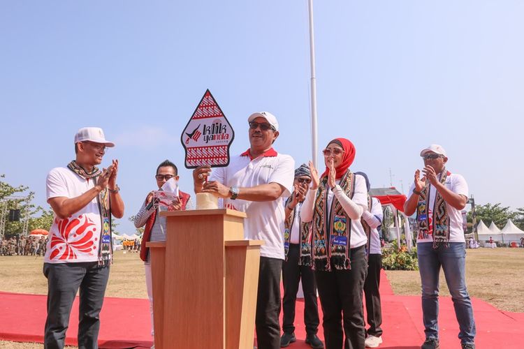 Penjabat (Pj) Gubernur Jawa Tengah (Jateng) Nana Sudjana meluncurkan Klinik Layanan Kepemudaan (Klik Yanda) bersamaan pada peringatan Hari Sumpah Pemuda yang digelar di Lapangan Bandengan, Kabupaten Jepara, Senin (28/10/2024).