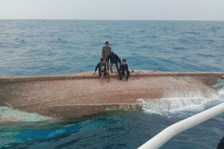 Kapal Motor (KM) Sida Rahayu 3 terbalik di Perairan Laut Jawa, Kamis (25/8/2022) pukul 22.00 WIB.