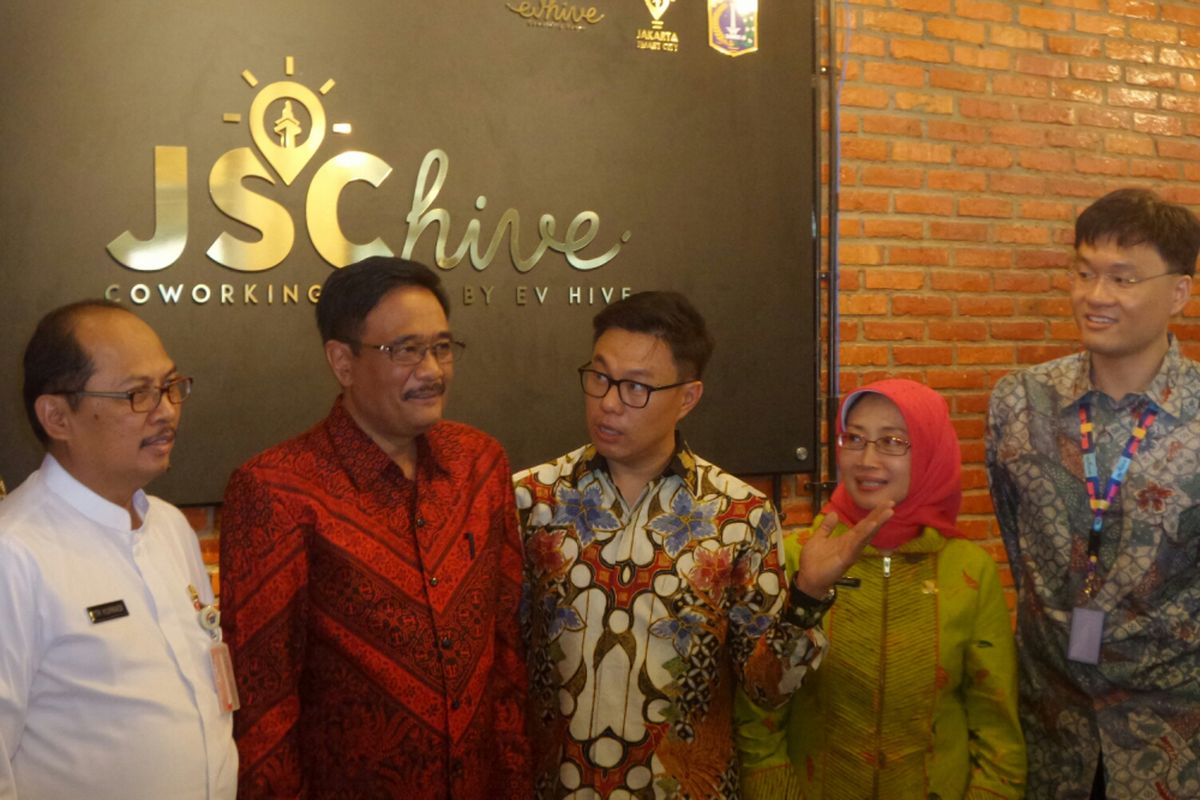 Gubernur DKI Jakarta Djarot Saiful Hidayat meresmikan Jakarta Smart City Hive di Jalan Dr Satrio, Kamis (22/6/2017). 