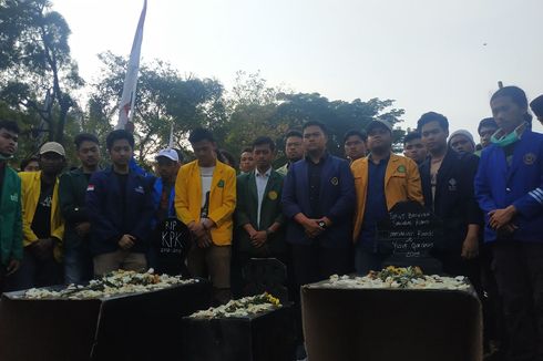 Unjuk Rasa Damai lewat Seni Teatrikal Melayat Mahasiswa Kendari yang Tewas Ditembak