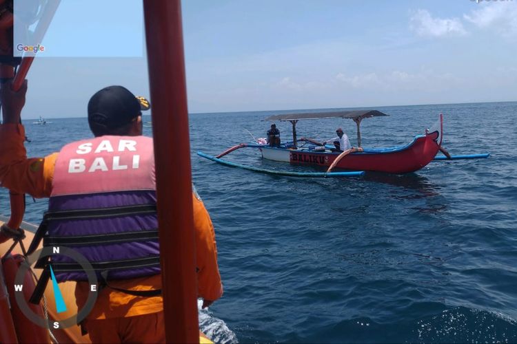 Proses pencarian korban terjatuh di tebing Tanjung Mebulu, Jalan Batu Lesung, Banjar Karang Boma Desa Pecatu, Kuta Selatan, Badung pada Senin (28/10/2019) sekitar pukul 18.00 WITA. 