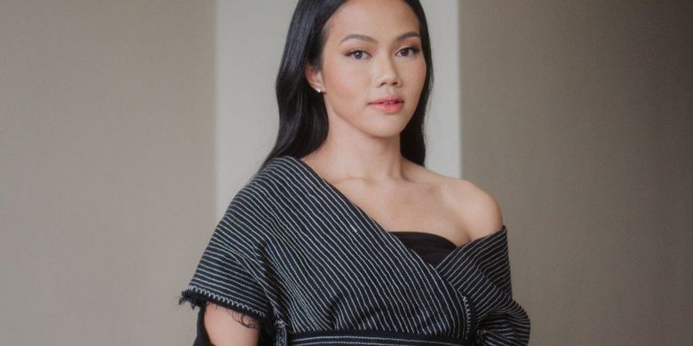 Ikki jinsiy ayol Bishain porno yulduz