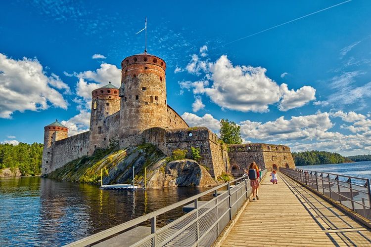 Ilustrasi Finlandia - Pemandangan Kota Savonlinna.