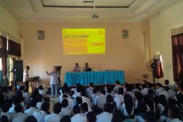 n : BUMN Mengajar yang diselenggarakan PT Perkebunan Nusantara (PTPN IX) Kebun Ngobo di SMKN 1 Bawen, Kabupaten Semarang, Selasa (13/9/2016) siang.