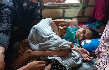 Video Viral Nenek 80 Tahun Hidup Sendirian Tidak Terurus, Undang ...